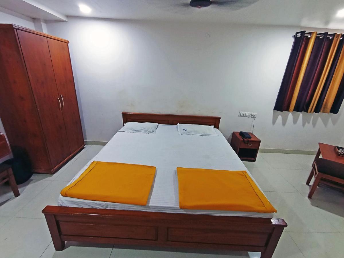 Staymaker Shri Shakti Residency Hubli Bagian luar foto
