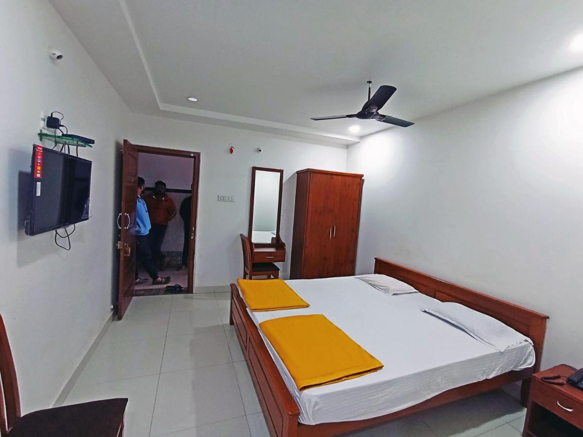 Staymaker Shri Shakti Residency Hubli Bagian luar foto