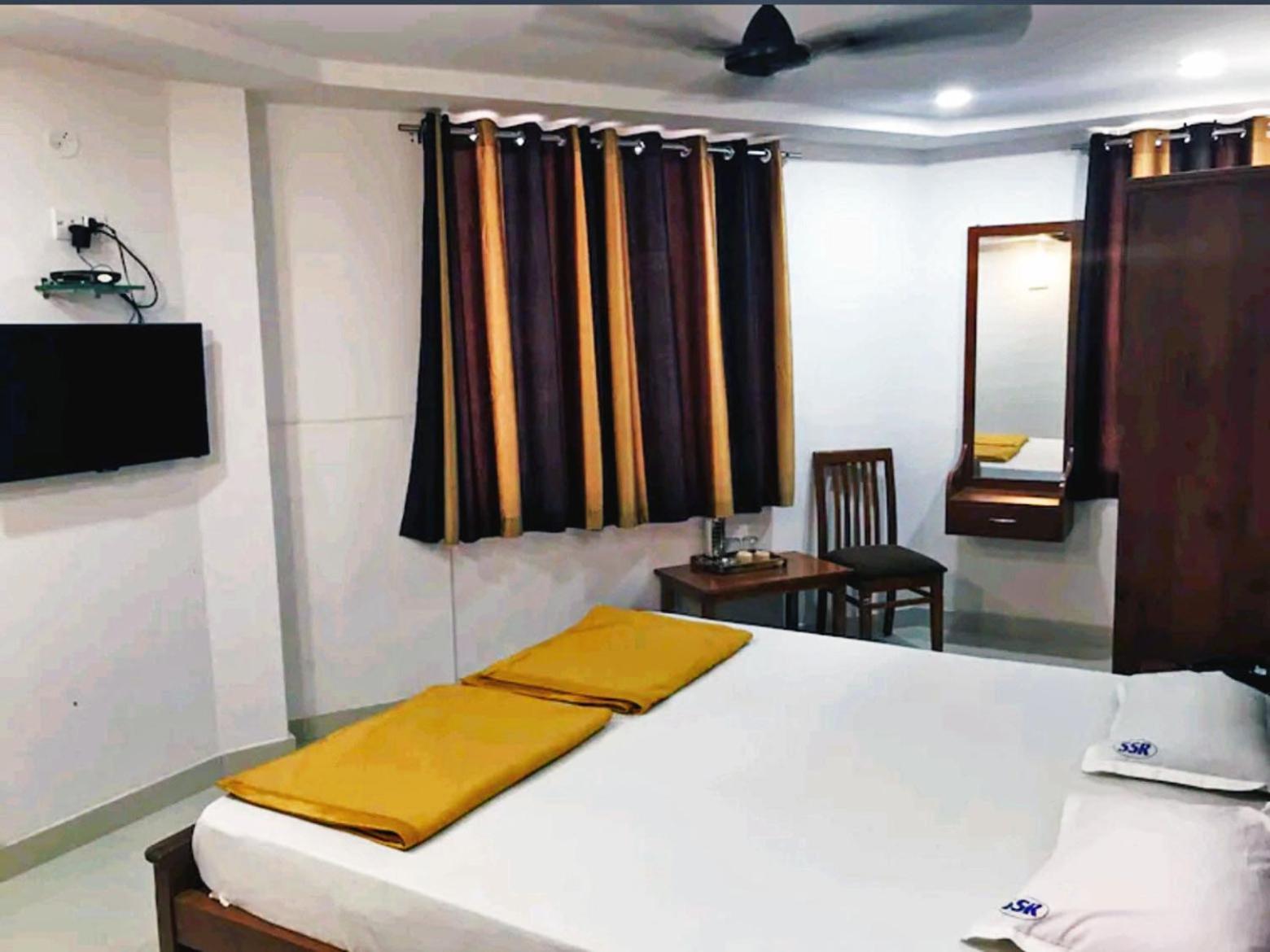 Staymaker Shri Shakti Residency Hubli Bagian luar foto