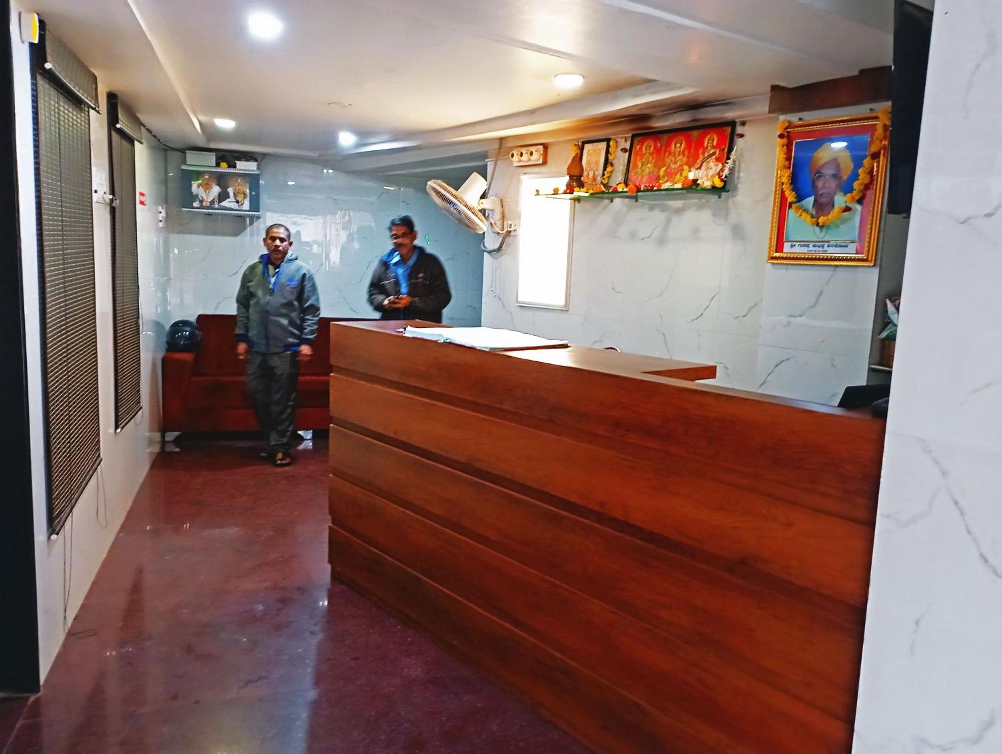 Staymaker Shri Shakti Residency Hubli Bagian luar foto